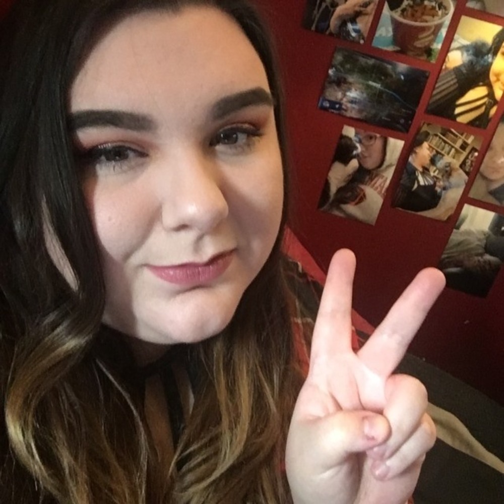 Meet your Posher, Tee